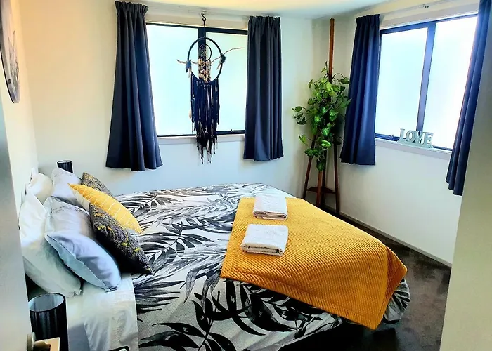 Hawea Heaven: Superking Beds + Hot Tub + Mountain Hébergement de vacances *