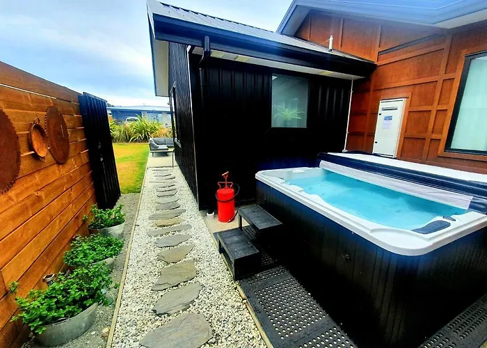 Hébergement de vacances Hawea Heaven: Superking Beds + Hot Tub + Mountain *