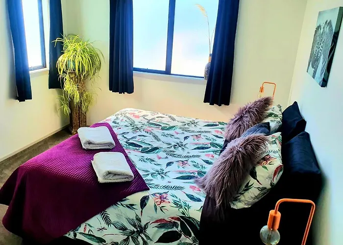 Hébergement de vacances Hawea Heaven: Superking Beds + Hot Tub + Mountain *
