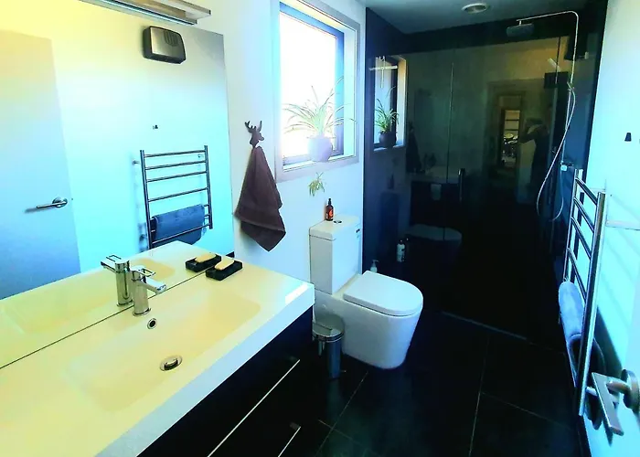 Hawea Heaven: Superking Beds + Hot Tub + Mountain * Wanaka