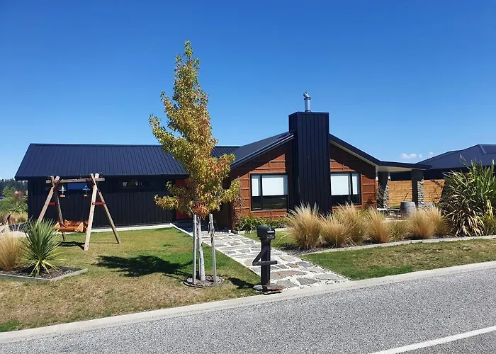 Hawea Heaven: Superking Beds + Hot Tub + Mountain Hébergement de vacances Wanaka