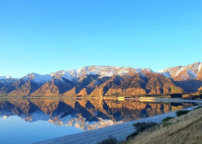 Hawea Heaven: Superking Beds + Hot Tub + Mountain Wanaka