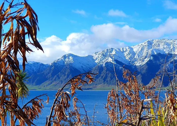 Hawea Heaven: Superking Beds + Hot Tub + Mountain Hébergement de vacances