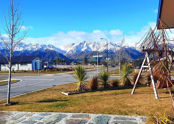 Hawea Heaven: Superking Beds + Hot Tub + Mountain *
