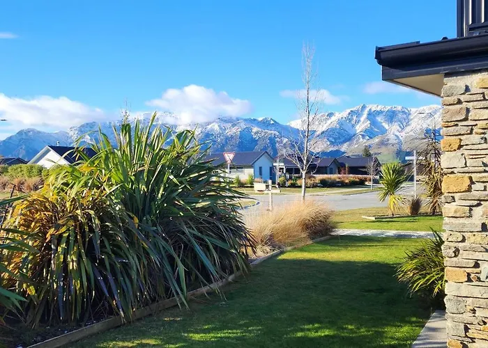 Hébergement de vacances Hawea Heaven: Superking Beds + Hot Tub + Mountain